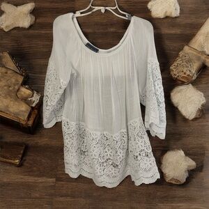 White Lace Trim Women's flowing long Top Sz XL NICE